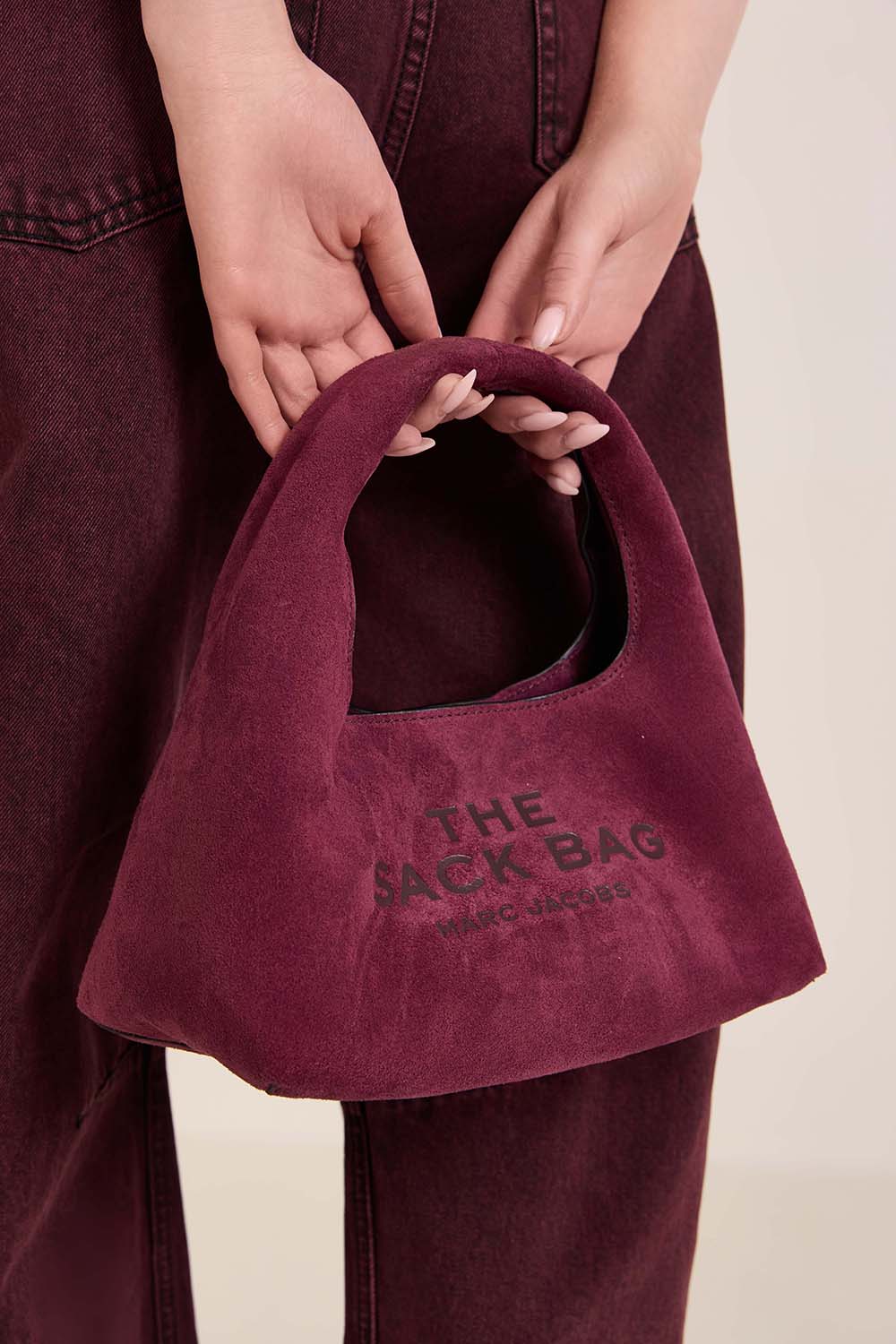 תמונת כל הלוק של תיק שק